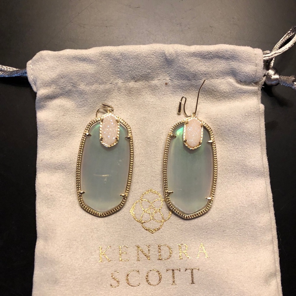 Kendra Scott Danielle Earrings!